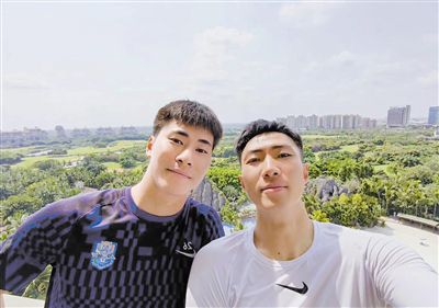 英力士承诺注资3亿美元重建老特拉福德 这让其股权进一步增加The Athletic发文，谈到了拉特克利夫在收购曼联后，对于老特拉福德的重建计划。