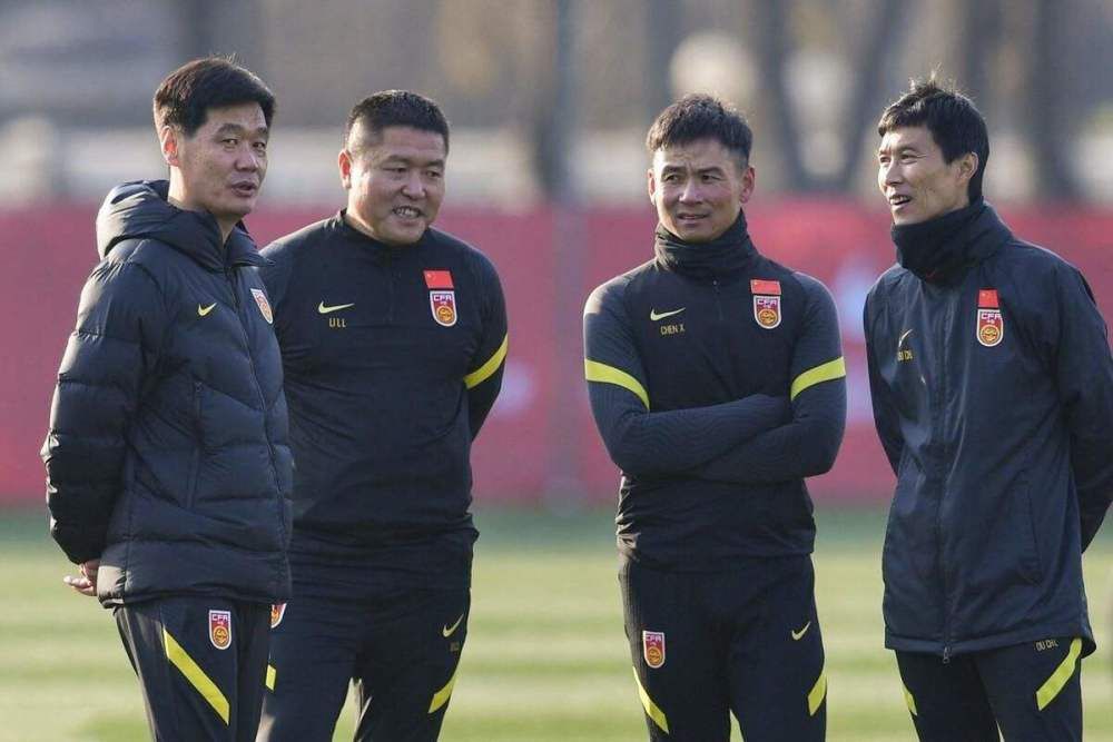 由于在队内位置竞争中落后于拉亚，拉姆斯代尔有可能冬窗离队，但阿森纳并不一定会放他离开。